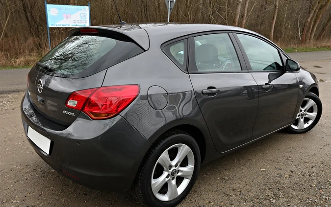 Opel Astra cena 23500 przebieg: 158000, rok produkcji 2012 z Gostynin małe 781